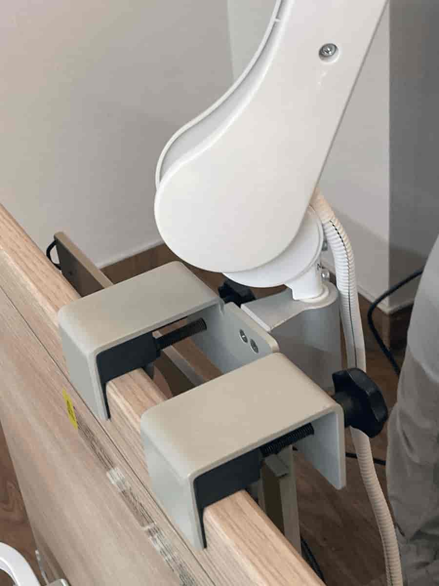 ベッド用アームテレビ４